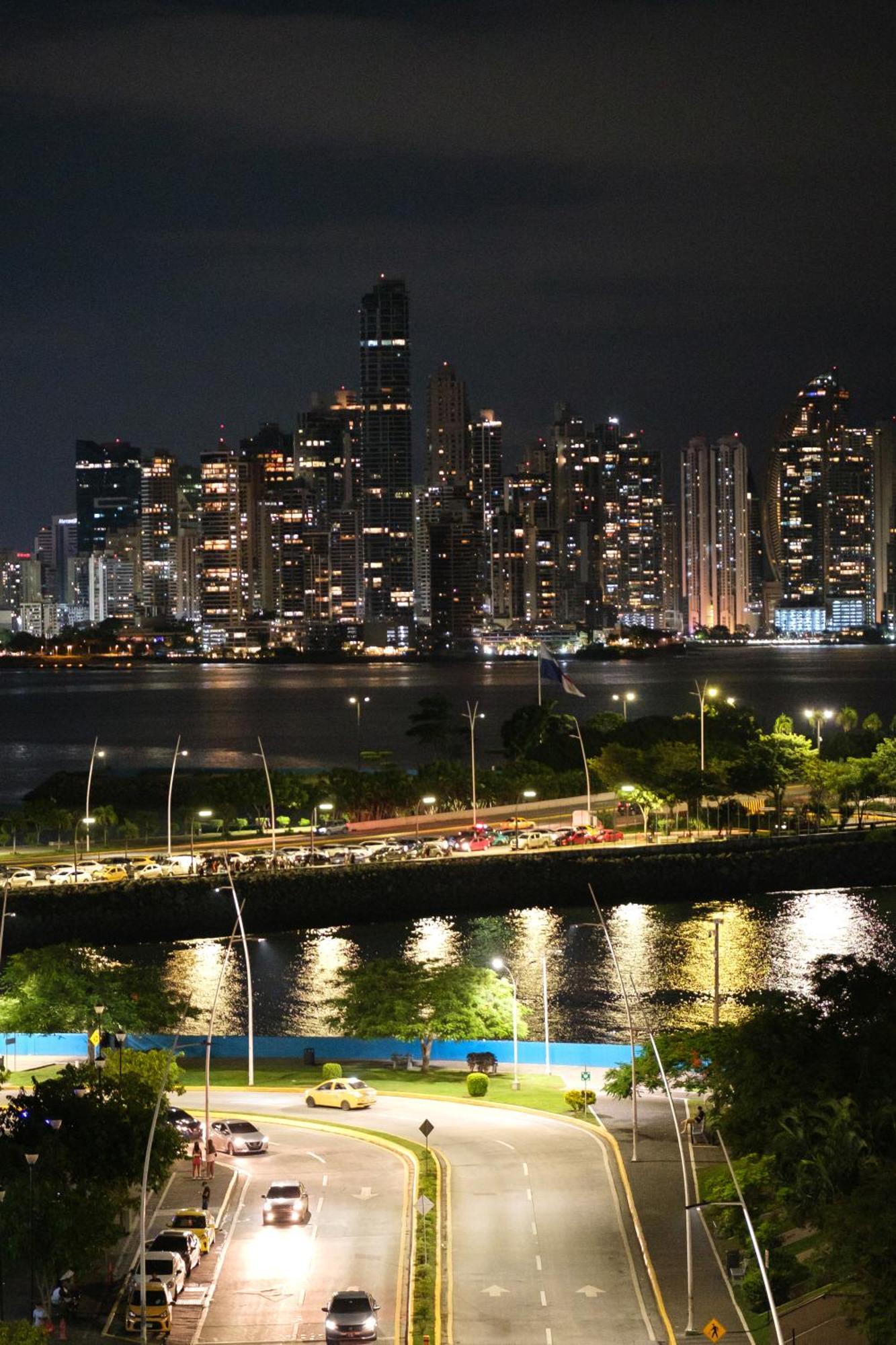 Edificio Bola De Oro Hotel Panama City Exterior photo